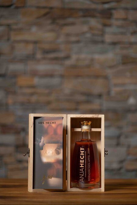 ANJA HECHT "Mela rosa del Bernese"